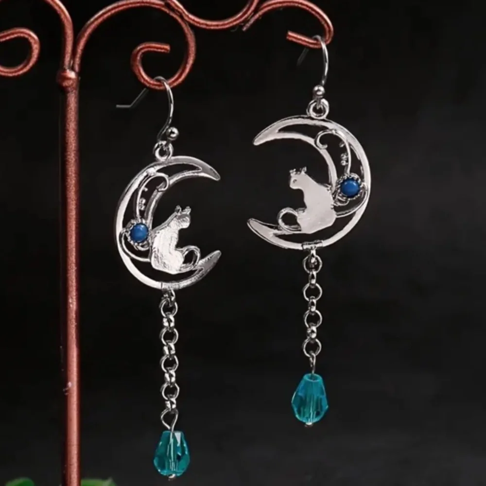 NWT! Silver Tone Cat Sitting on the Moon Pierced Dangle Earrings!